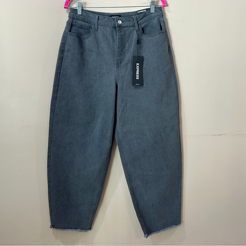NWT Express Gray Faded Barrel Leg Jeans High Rise Denim Raw Hem Women 10 90s